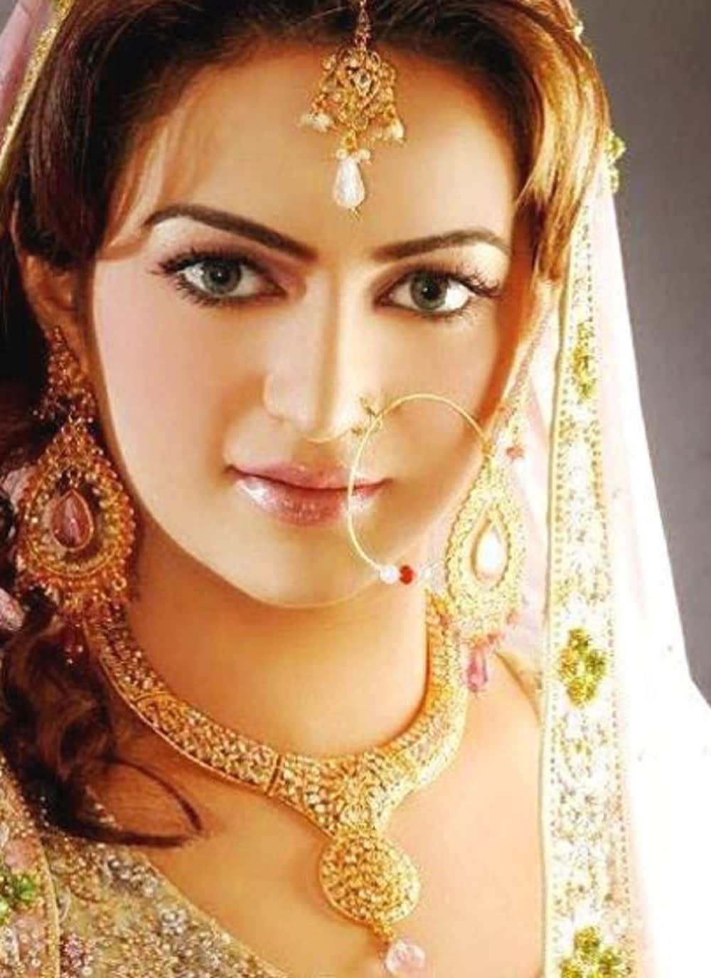 Karwa Chauth 2018: different colours according to zodiac signs