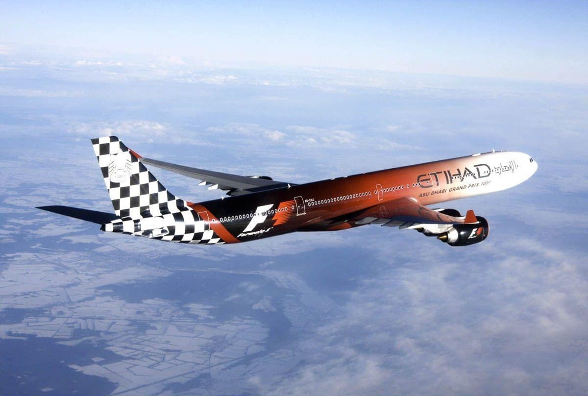 Do you know the Mileage of a airplane in one liter oil 