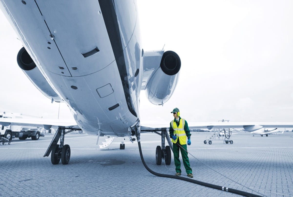 Do you know the Mileage of a airplane in one liter oil 
