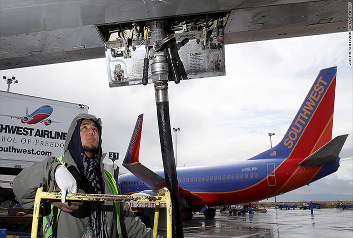 Do you know the Mileage of a airplane in one liter oil 