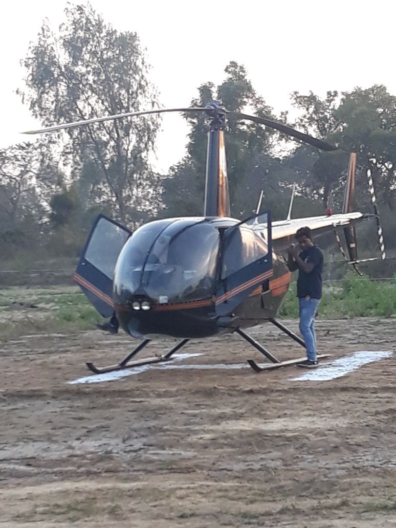 The bride came to marry by helicopter