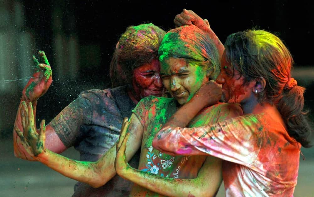 Holi 2018 Play safe holi with these easy skin care beauty tips