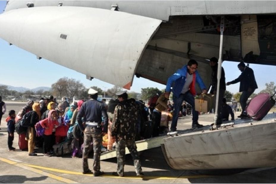 indian air force airlift 233 peoples from leh jammu and kashmir