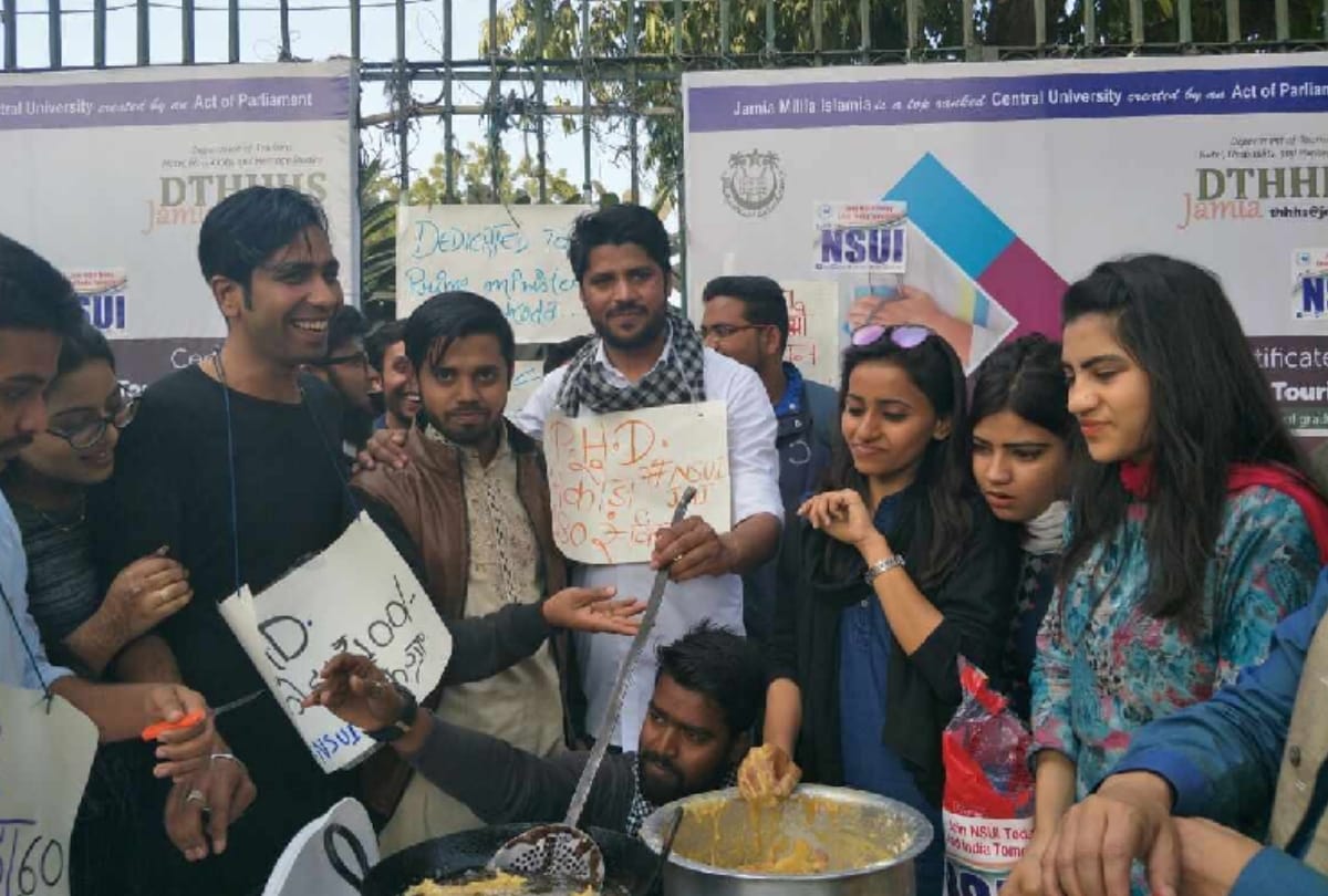 jamia milia islamia made pakodas