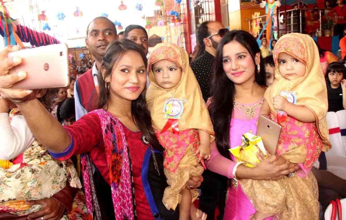 see the photos of naughty kids on healthy baby show