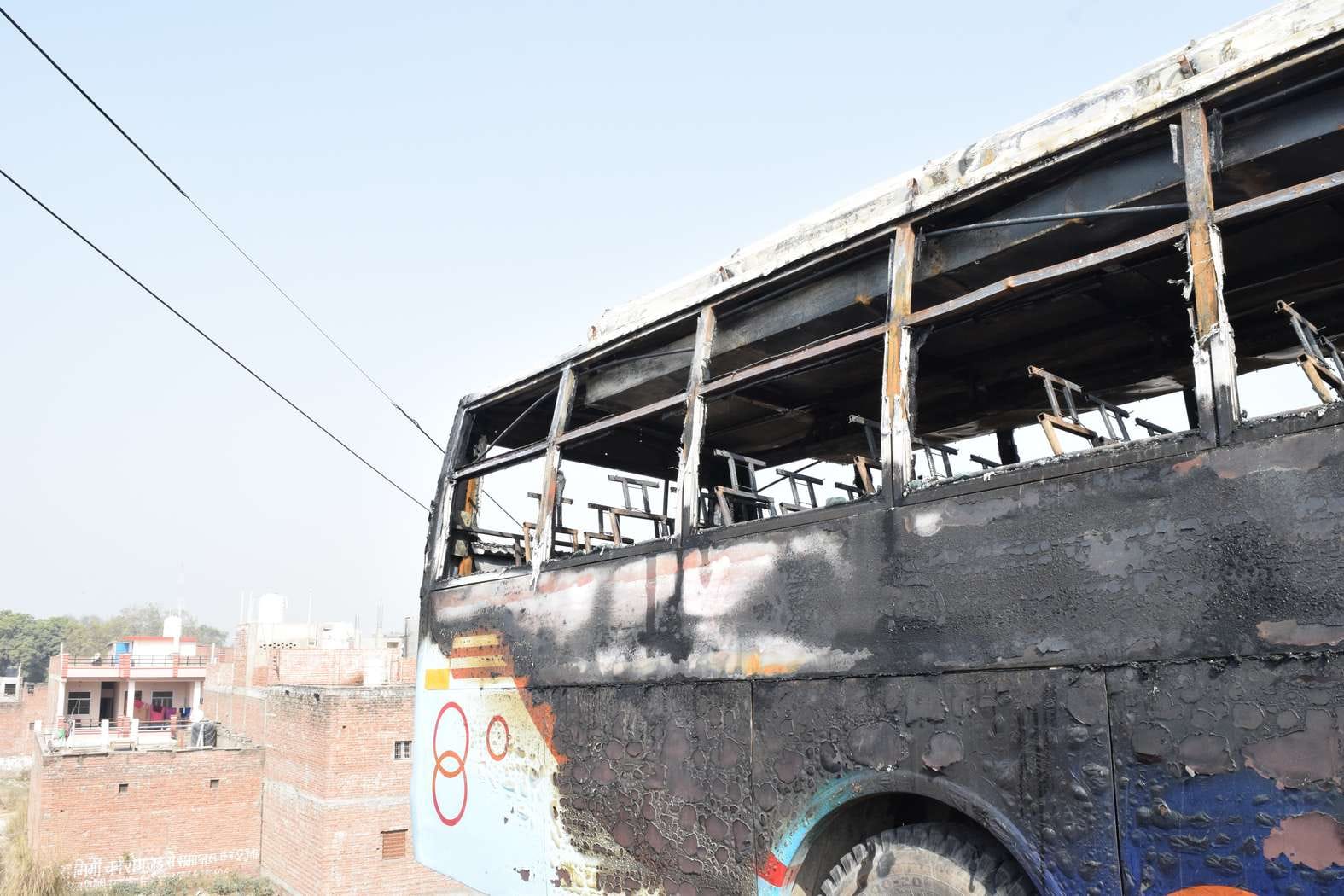 bus caught fire after high tension line touch in mirzapur
