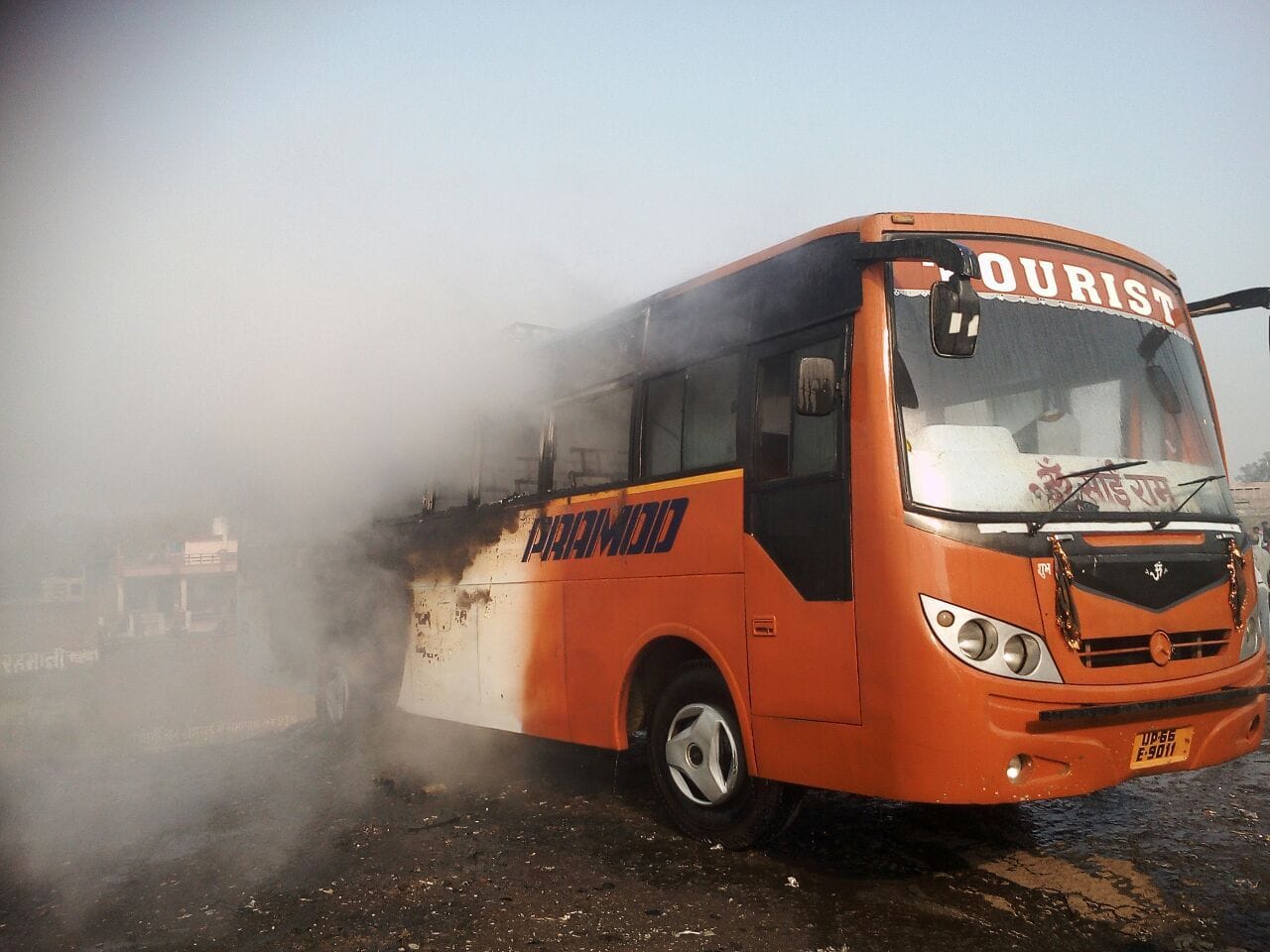 bus caught fire after high tension line touch in mirzapur