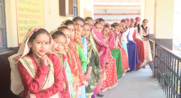 पुरस्कार पाकर चहके मेधावी