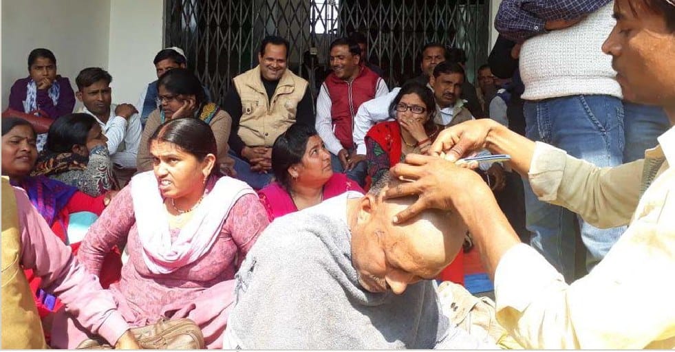 Shikshamitra protests at BSA office