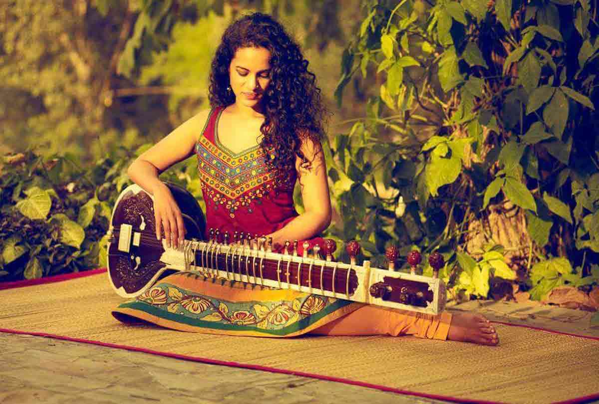 world famous musician Anoushka Shankar shares breast feeding photo on twitter