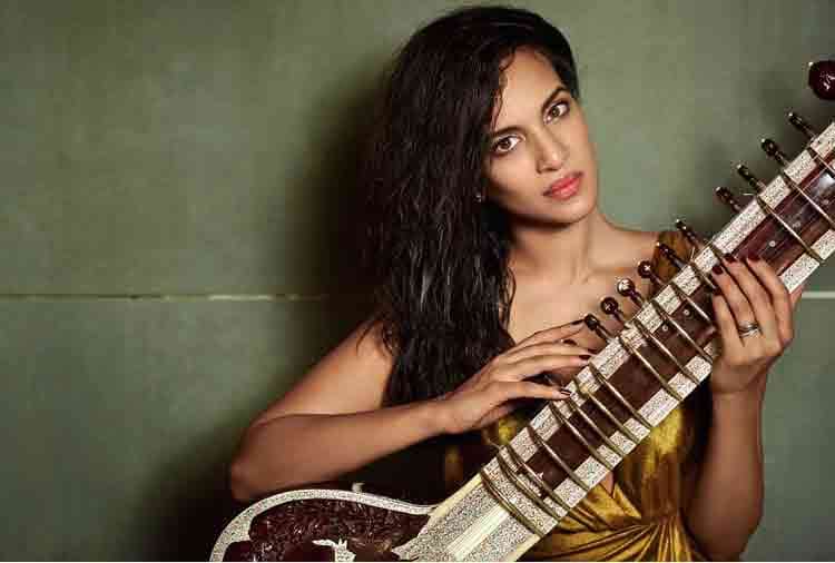 world famous musician Anoushka Shankar shares breast feeding photo on twitter