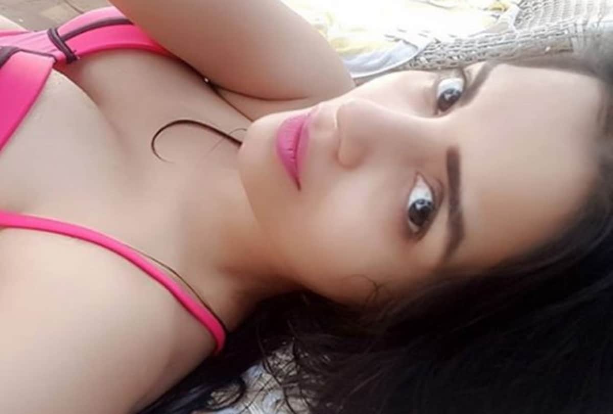 Ex Bigg Boss contestant Sonali Raut sizzles in her latest bikini pictures