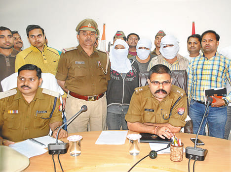 Arrested three miscreants including Jakhira