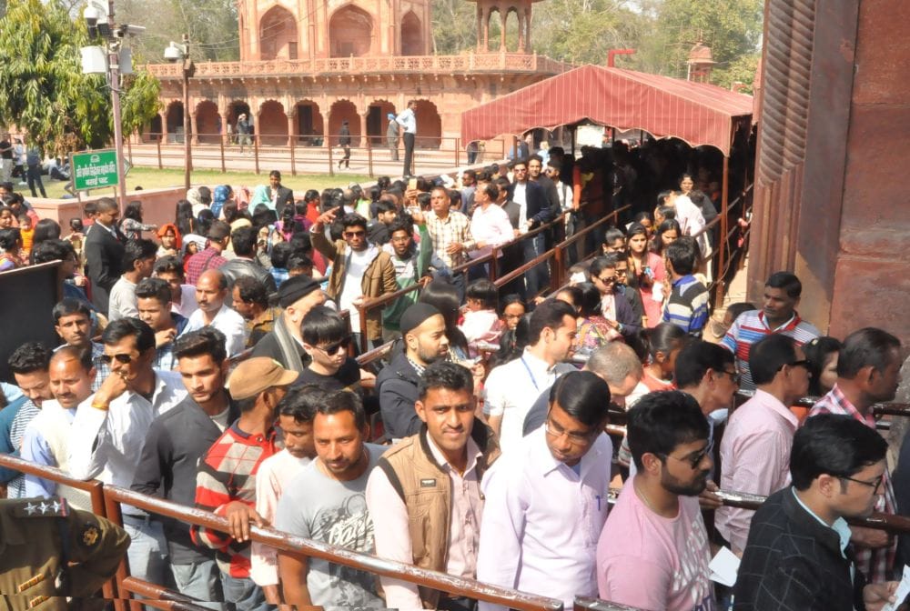 tourists troubled due to vip visit in taj mahal