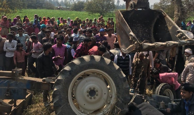 Tractor trolley accident lead to road jam