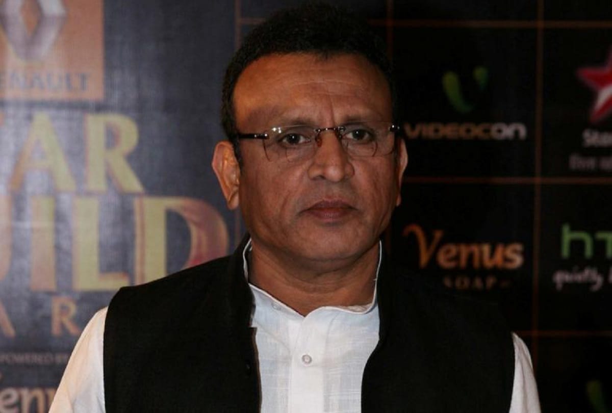 veteran actor Annu Kapoor took a dig at the Padma award while replying to a fan on Twitter