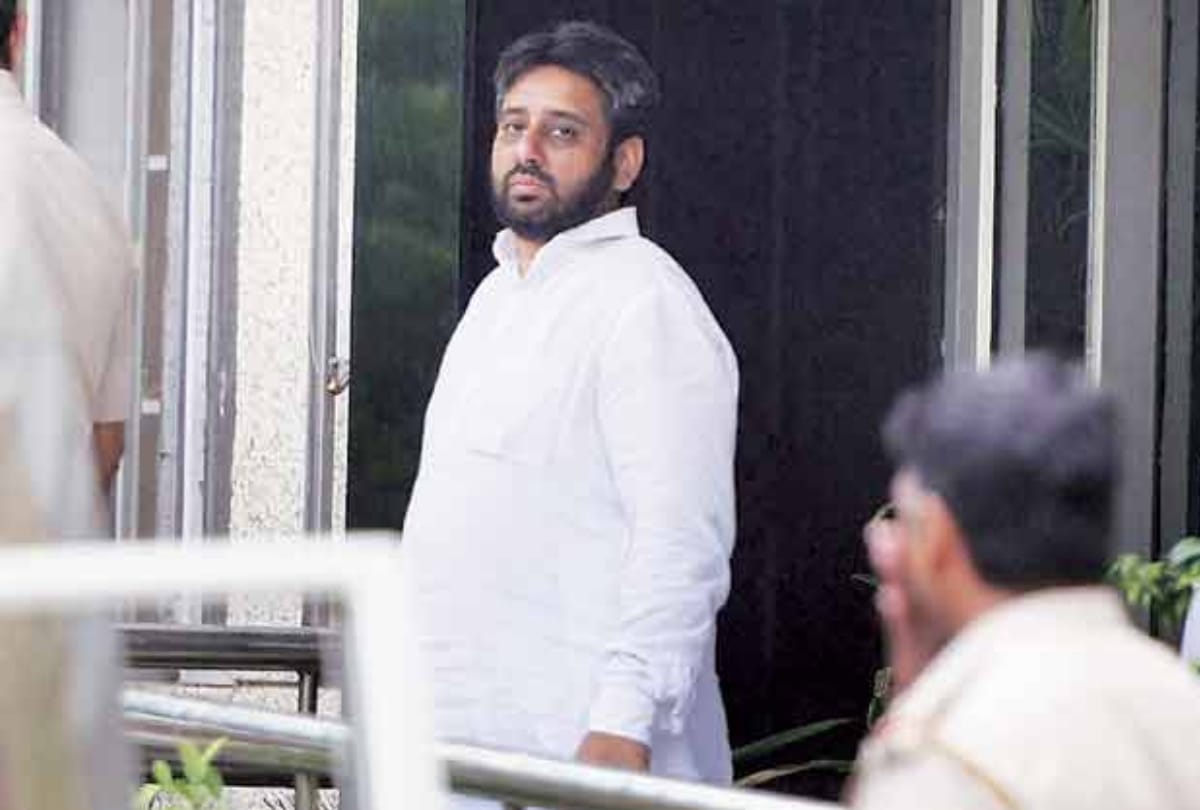 five controversies of aap mla amantullah khan who assaulted delhi chief secretary