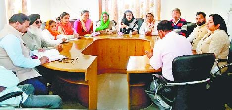 डंपिंग पर संतोषगढ़-मैहतपुर नप में ठनी