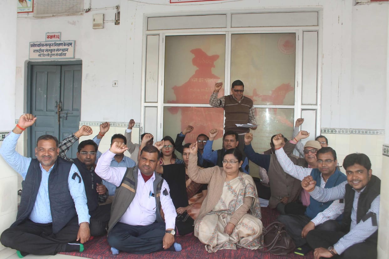 college teachers staged dharna