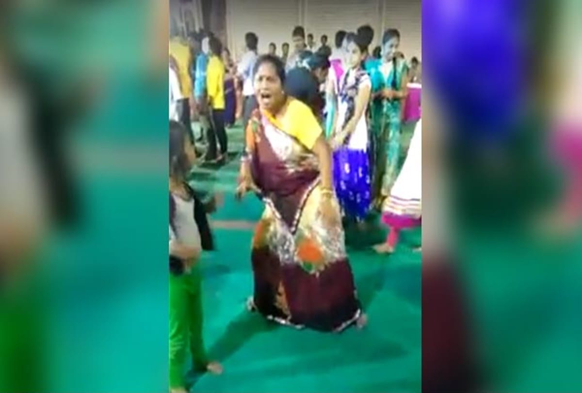 Auntys crazy dance video viral on Mithun song Julie Julie
