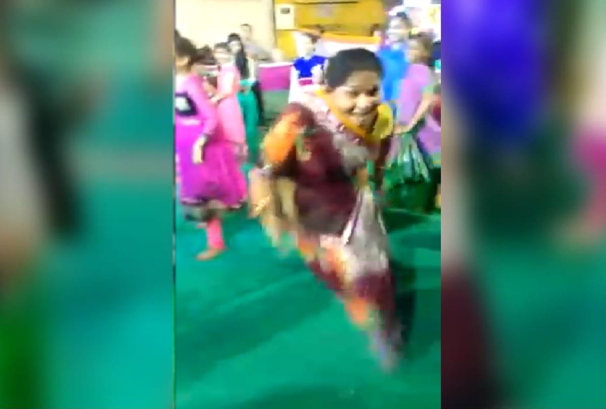 Auntys crazy dance video viral on Mithun song Julie Julie