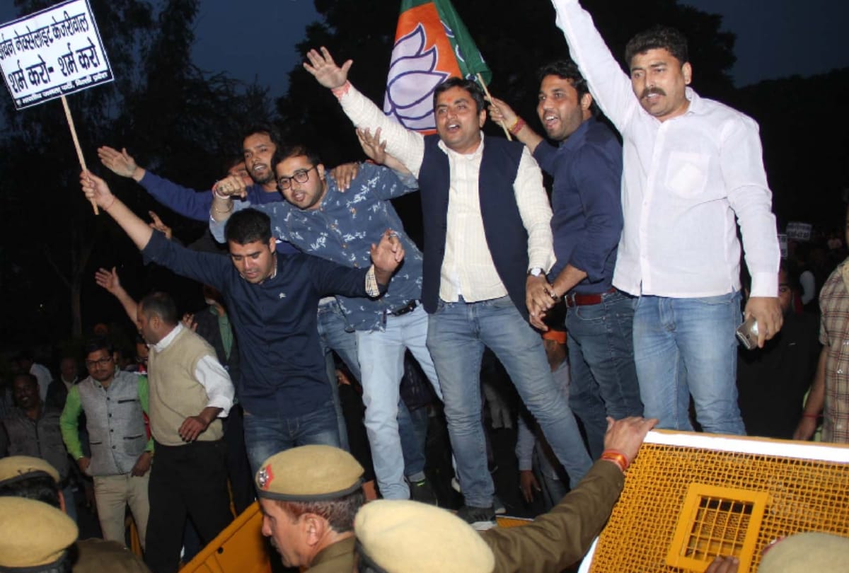 manoj tiwari said why arvind kejriwal is not speaking about delhi chief secretary assault case