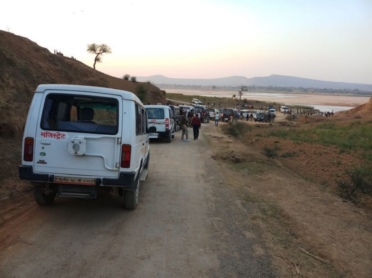 attack on enquiry team who went for check illegal mining