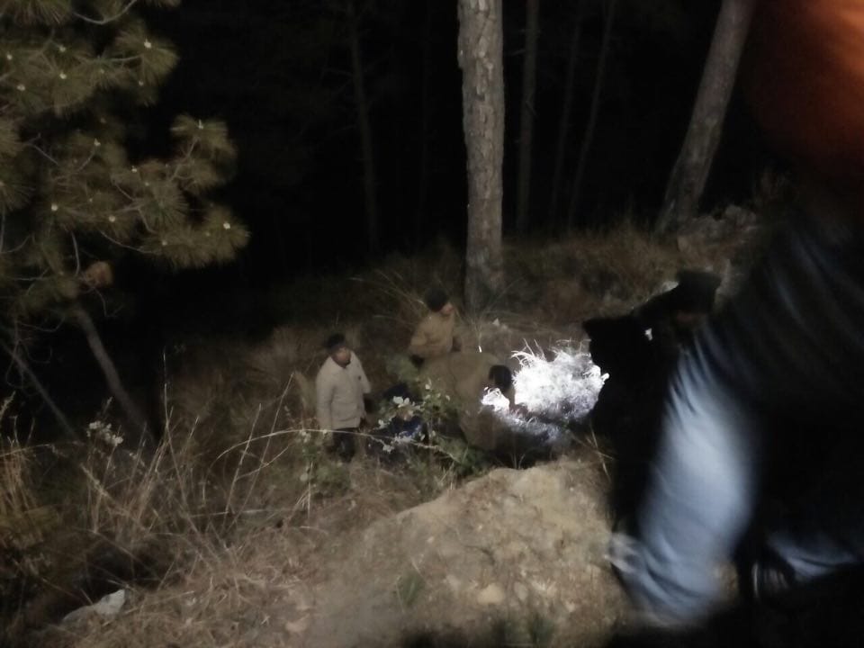 car accident at pauri four died