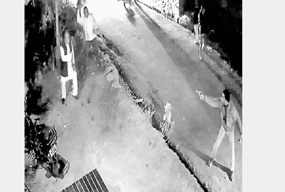 goons attacked on businessman in sultanpur.