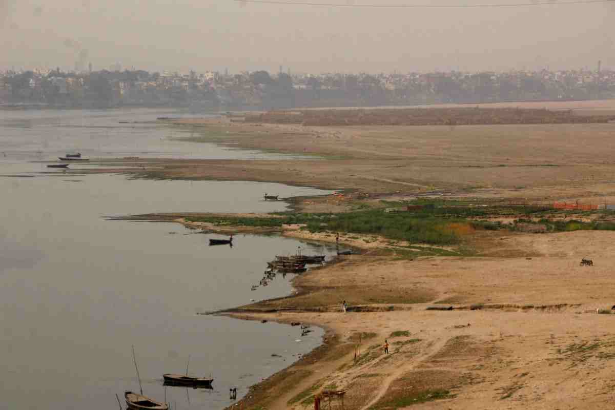 Ganga is dry on ocassion of ganga dussehra at varanasi