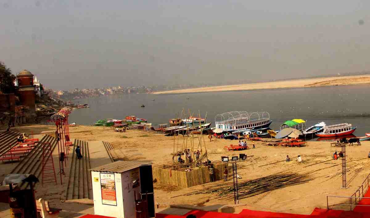Record  broken in varanasi water level of ganga go down 