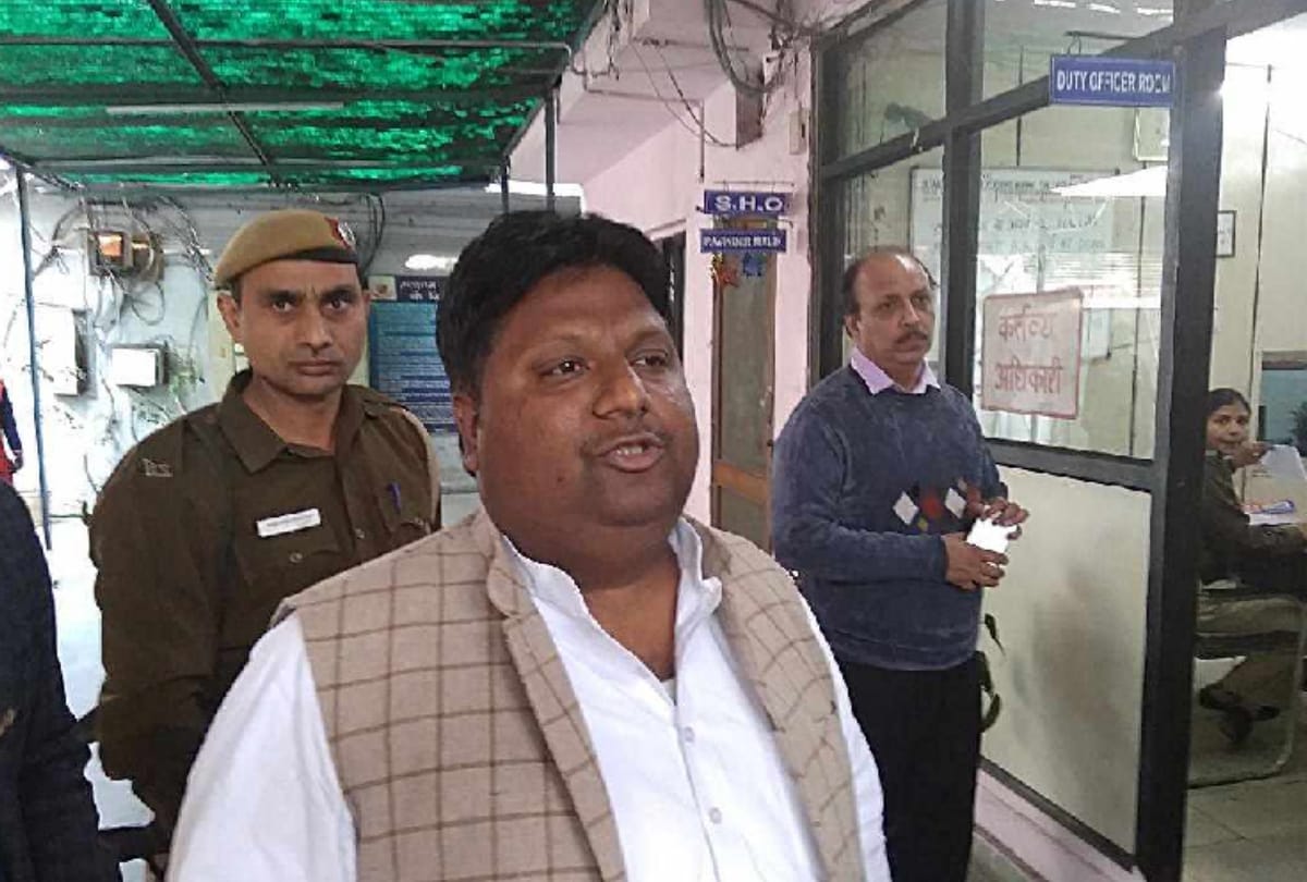 Delhi food minister imran hussain inspects ration store gives directions
