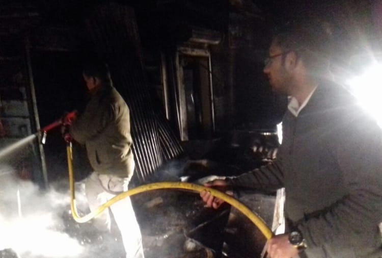 Fire breaks out in lakkar bazar shimla shops gutted