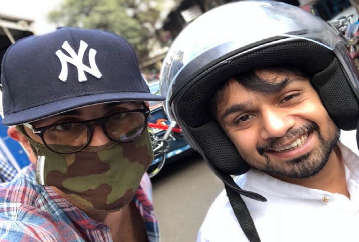 Nobody Recognised Ranbir Kapoor While Strolling At Bhendi Bazaar In Mumbai With And Hussain Dalal 
