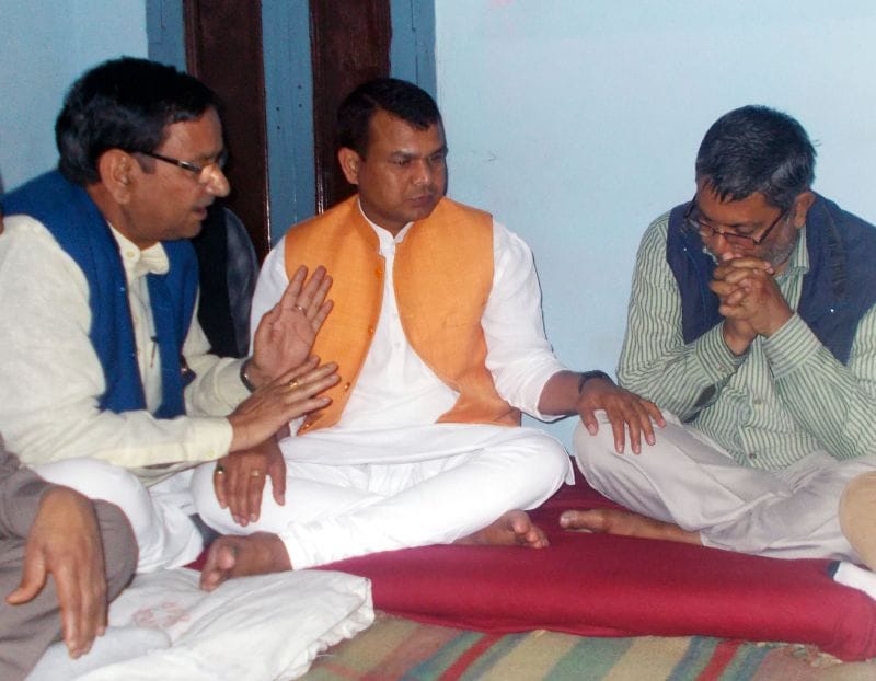 चंदन के परिवारीजनों को दिया मदद का भरोसा