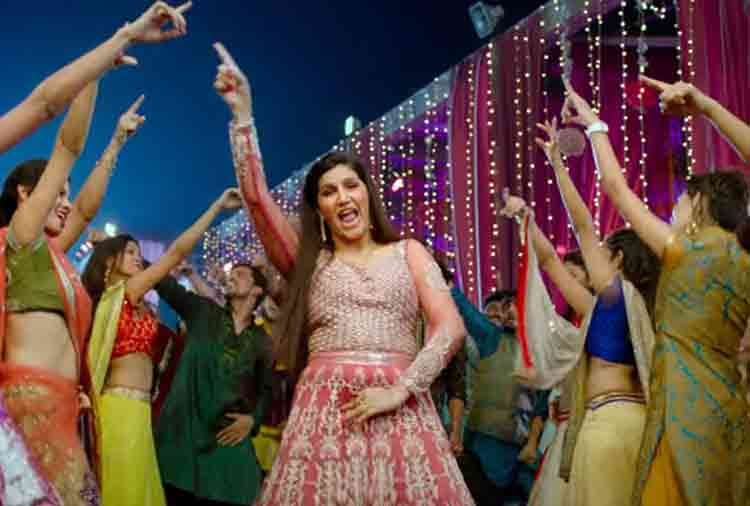 Sapna Choudhary luxary lifestyle and legal notice on hat ja tau pache ne song