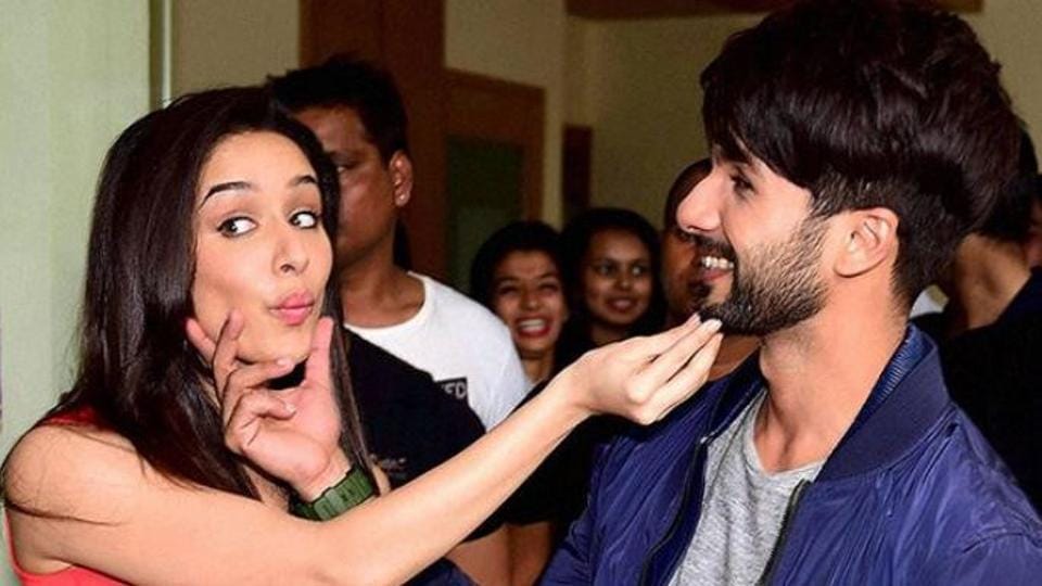 Shahid and shraddha kapoor sing romantic song