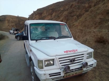 attack on enquiry team who went for check illegal mining