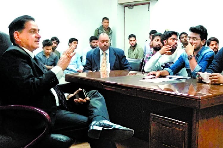 no new law books added in lucknow university library from last eight years