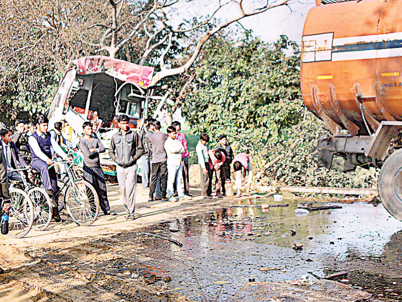 The collision of the tanker and the roadways bus in sambhal