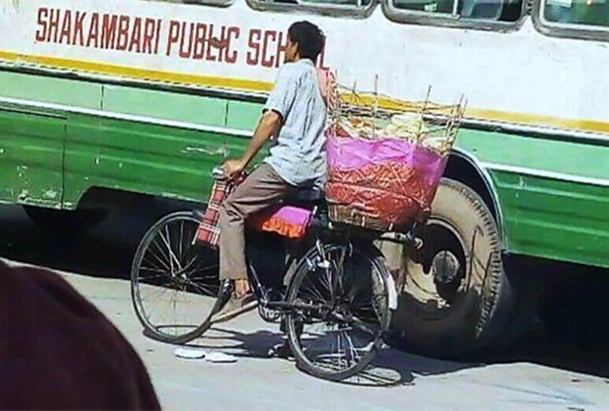 hrithik roshan bollywood superstar turns papad seller for Super 30
