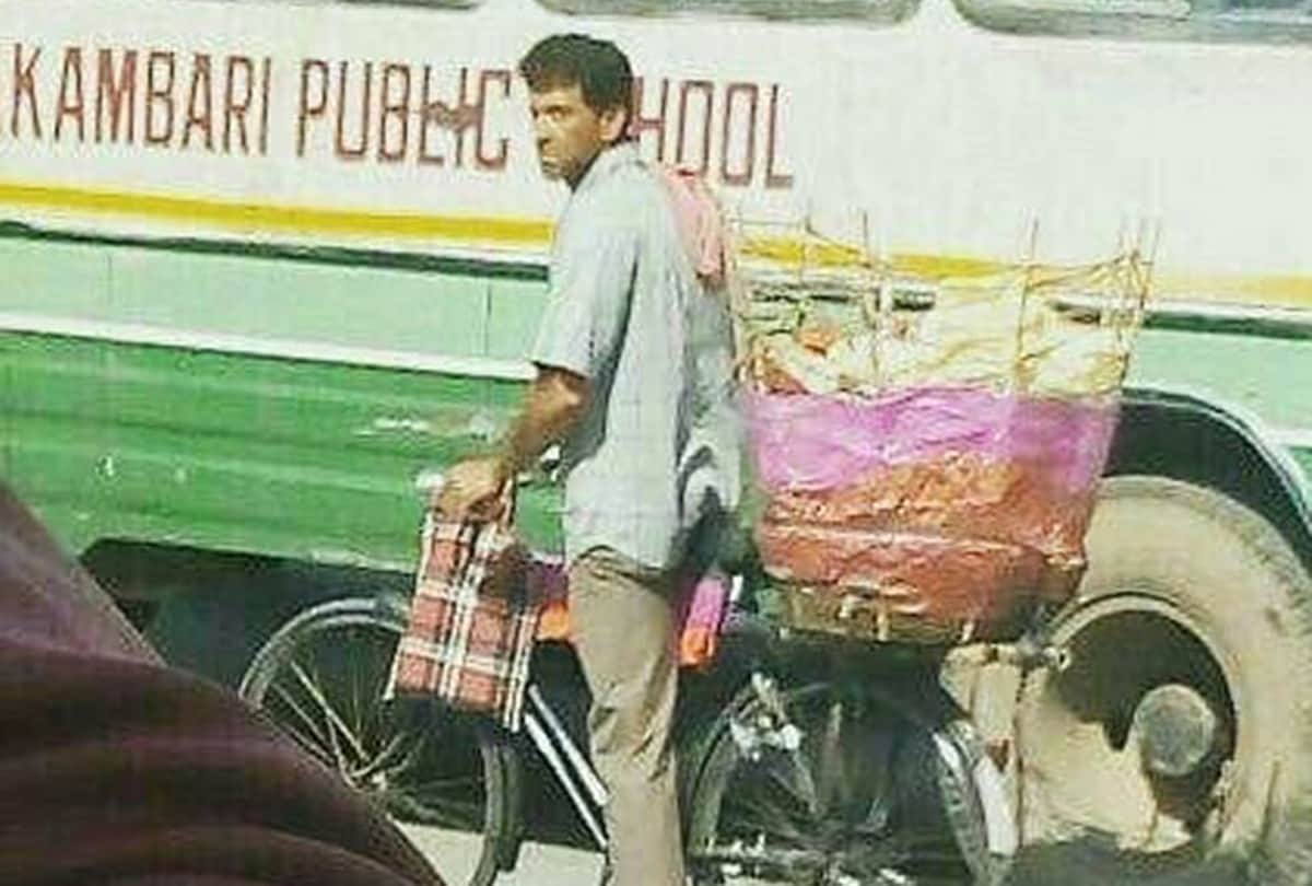 hrithik roshan bollywood superstar turns papad seller for Super 30