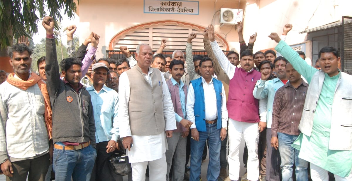 Dealers protest against police