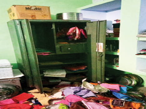 25 lakhs of theft from the farmer and the house of the plot