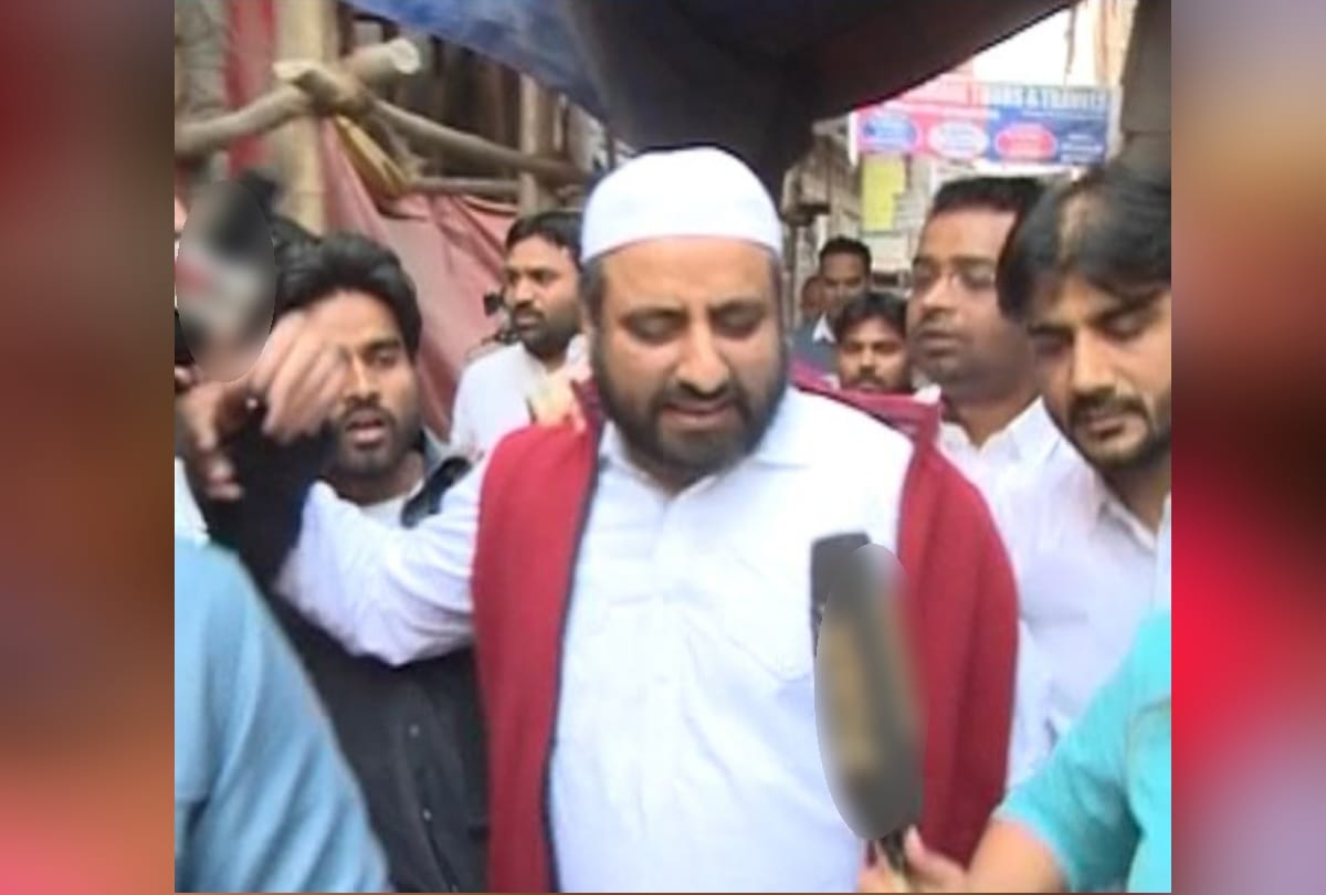 aam admi party mla amanatullah khan was trolled on twitter for wearing skull cap while surrendering
