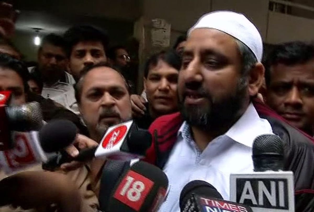 aam admi party mla amanatullah khan was trolled on twitter for wearing skull cap while surrendering