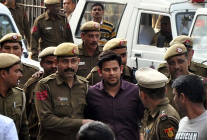 Chief Secretary's assault case case, Delhi Police fail to take remand  of accused MLAs 