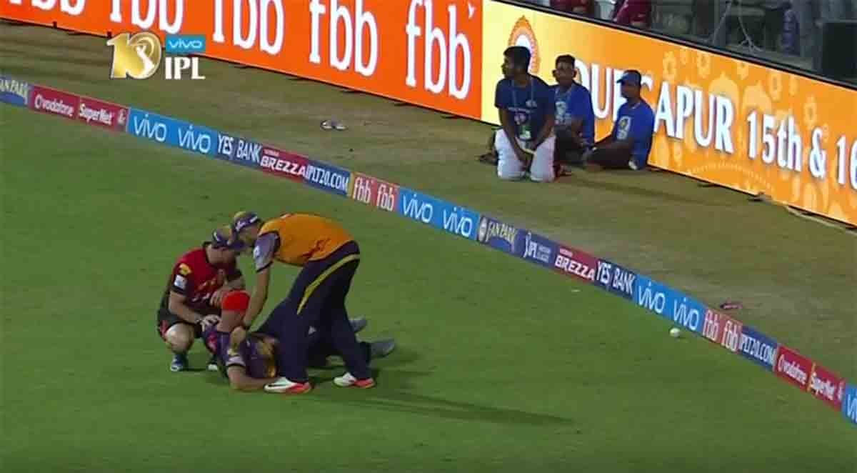 chris lynn suffers dislocated right shoulder 
