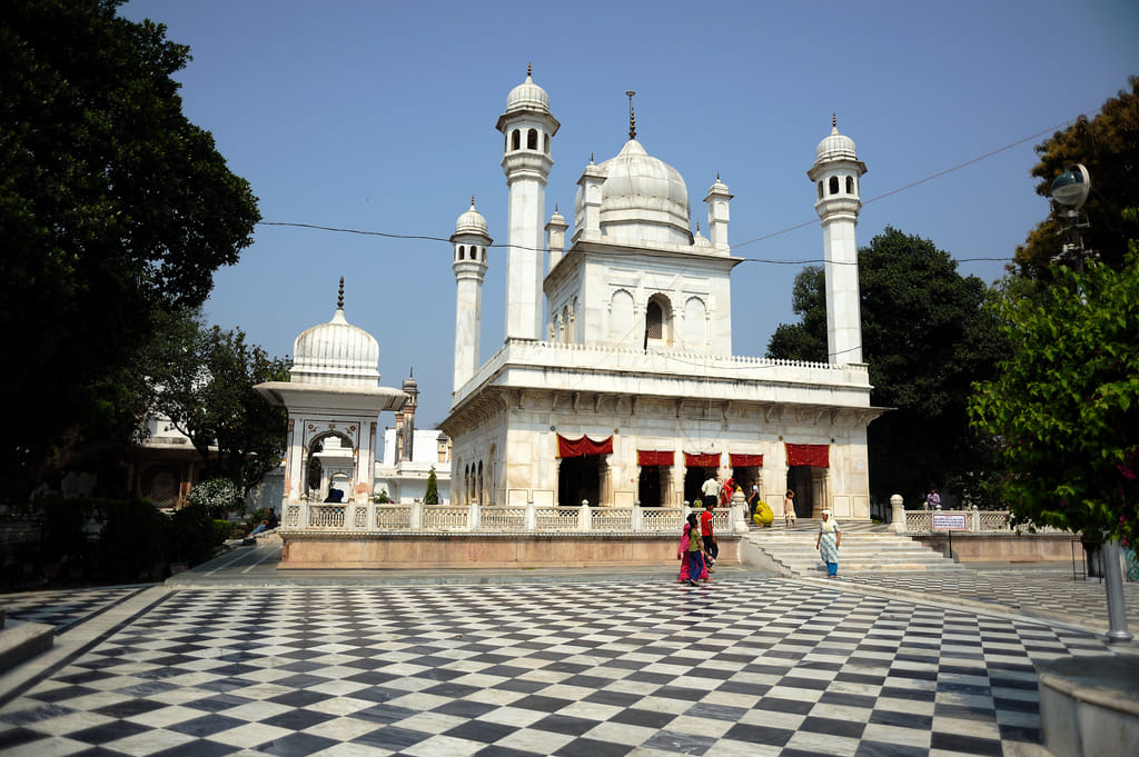 Foreigners comes in darbar sahib and Booked for next 100 years