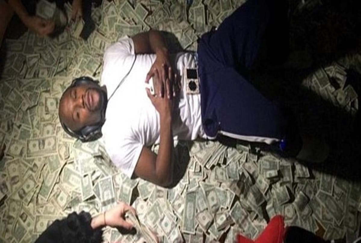 Floyd Mayweather mcgregor rich player in the world